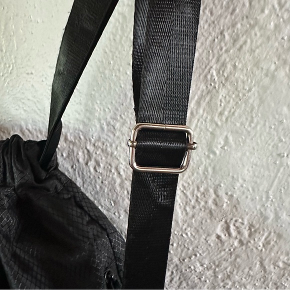 ⭐️Black Drawstring Backpack/Daypack⭐️ - Picture 3 of 6